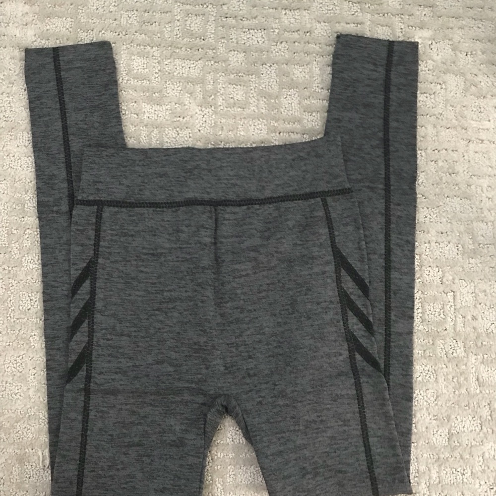 gray leggings